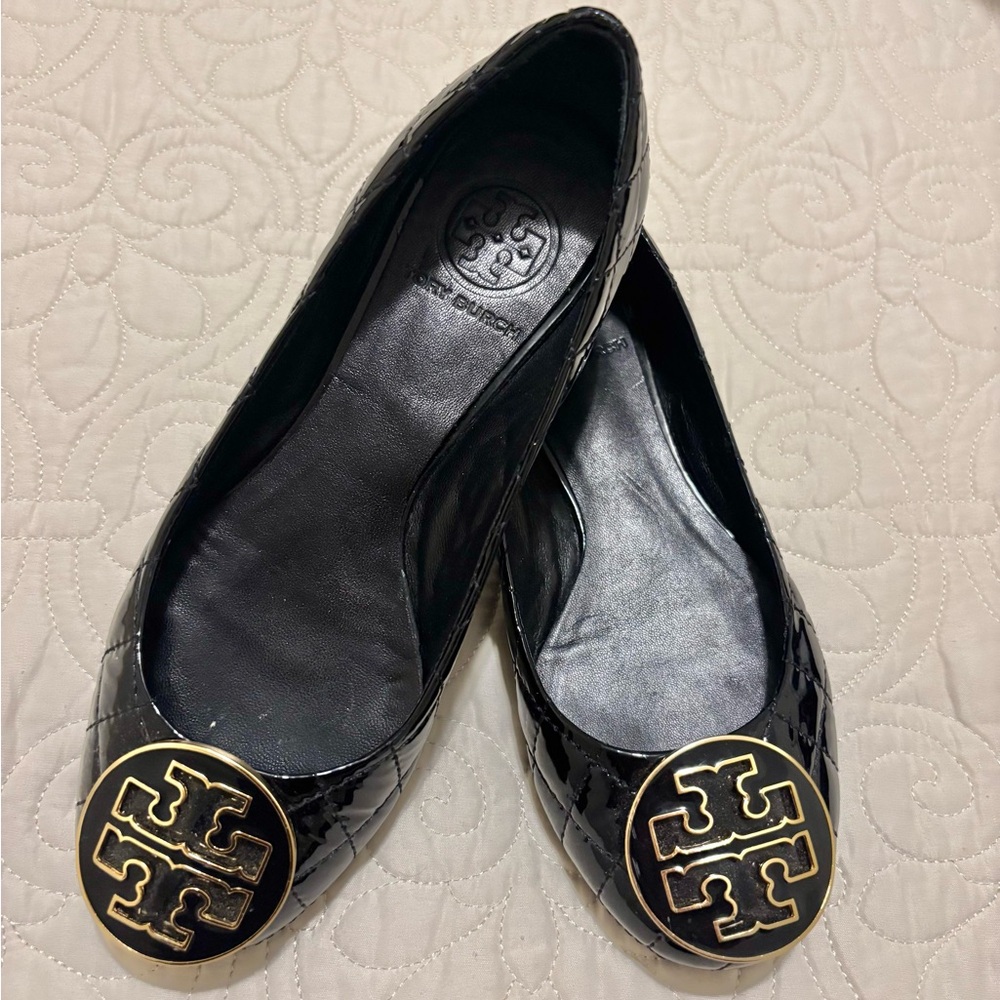 Tory Burch Quinn Black Patent Leather Quilted Ballet Flat Black Gold Logo Size 5
